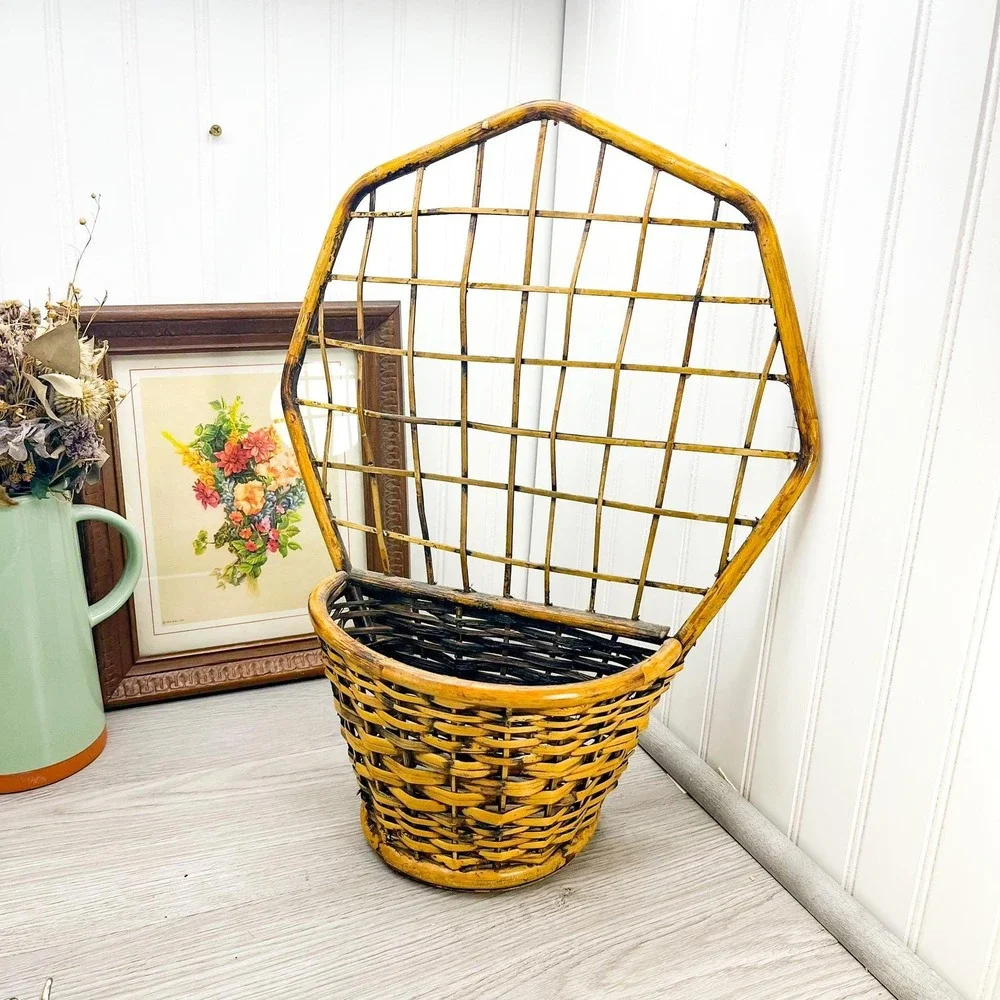 Peacock Wicker Wall Basket with Bamboo Trim‎